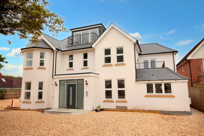 2 Bedroom Flat To Rent In Victoria Road, Milford On Sea, SO41