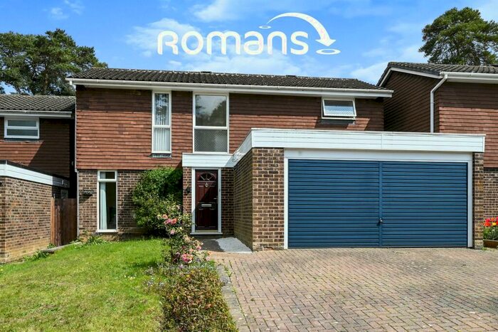 4 Bedroom Detached House To Rent In Quintilis, RG12