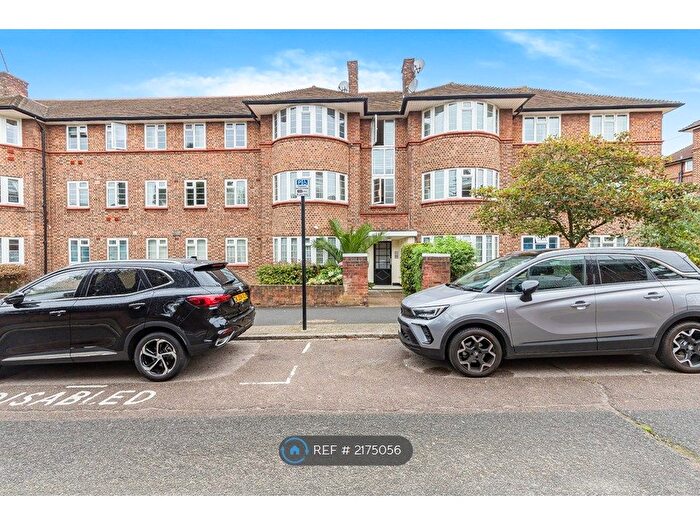 3 Bedroom Flat To Rent In Beaufort Drive, London, NW11