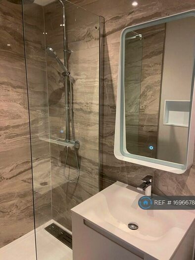 2 Bedroom Flat To Rent In Chuchill Way, Macclesfield, SK11