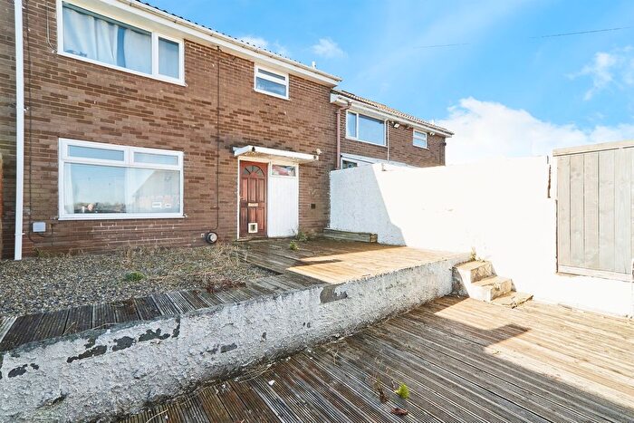 3 Bedroom Terraced House For Sale In Snowden Way, Leeds, LS13