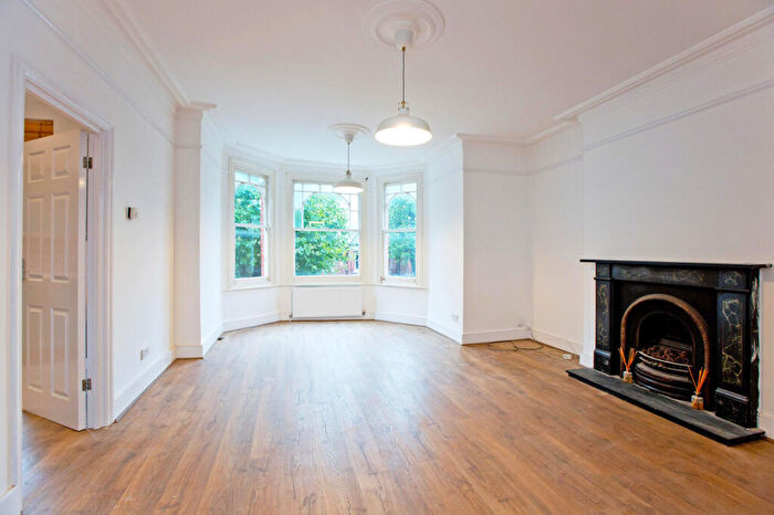 2 Bedroom Flat To Rent In Stapleton Hall Road, London, N4