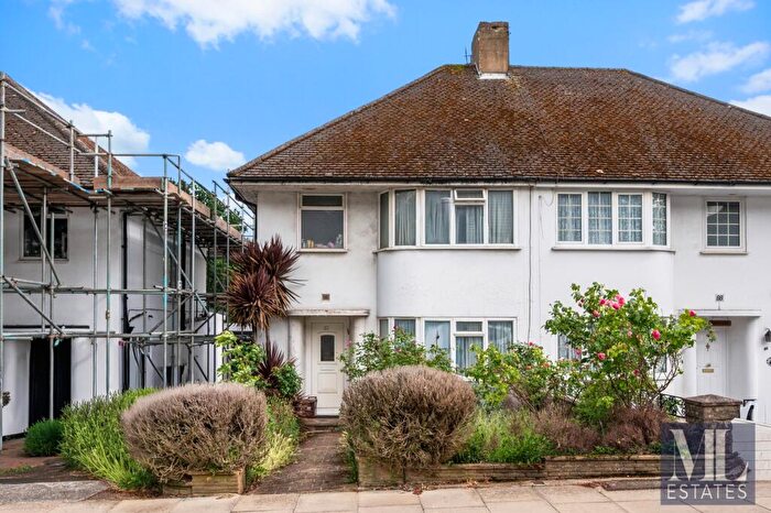 3 Bedroom Semi Detached House For Sale In St Margarets Road, Edgware, HA8