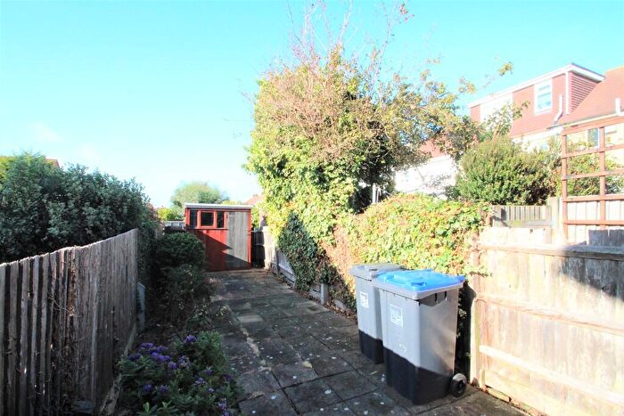 1 Bedroom Flat To Rent In Myrtle Road, Lancing, BN15
