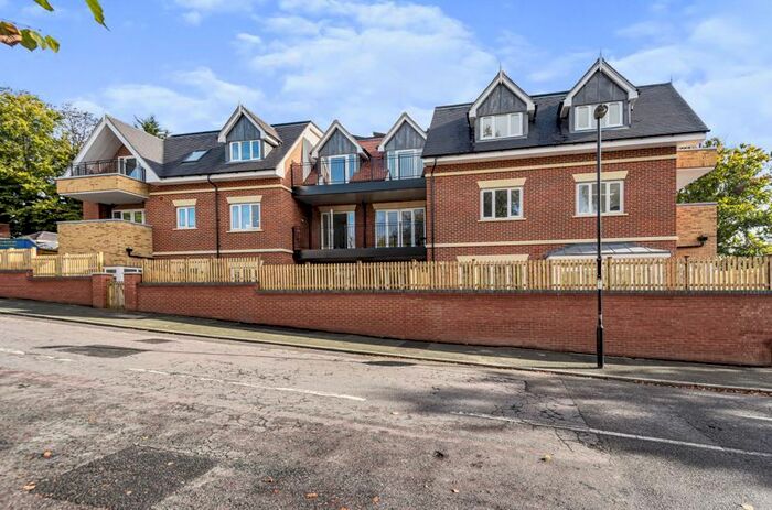 2 Bedroom Flat To Rent In Foxley Lane, Purley, CR8