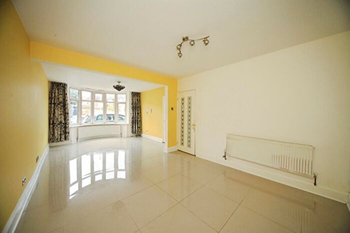 3 Bedroom Semi Detached House To Rent In St. Ethelbert Avenue, Luton, LU3