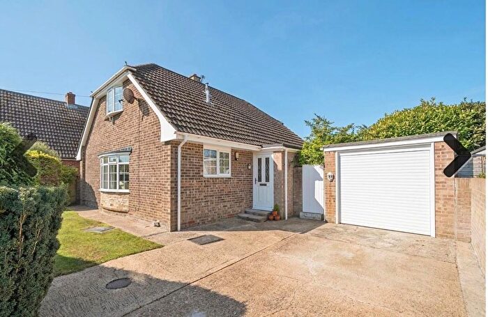 3 Bedroom Detached House For Sale In Astrid Close, Hayling Island, PO11