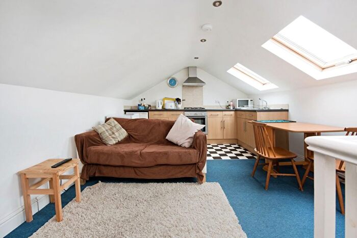 3 Bedroom Flat For Sale In Endwell Road, Brockley, SE4