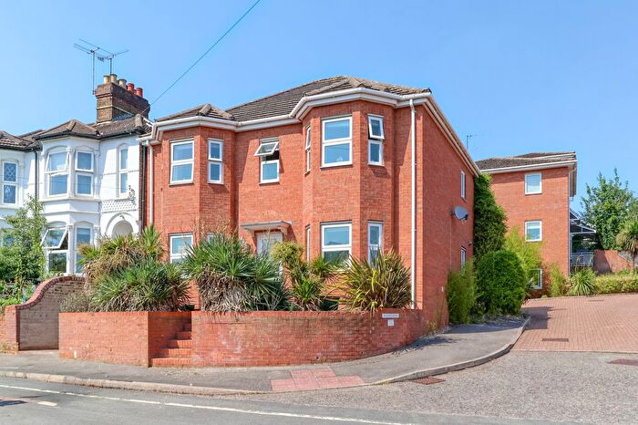 2 Bedroom Maisonette For Sale In Queens Road, High Wycombe, Buckinghamshire, HP13