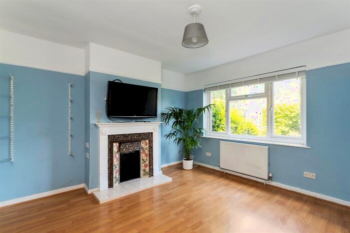 2 Bedroom Flat To Rent In Bulwer Court Road, Leytonstone, E11