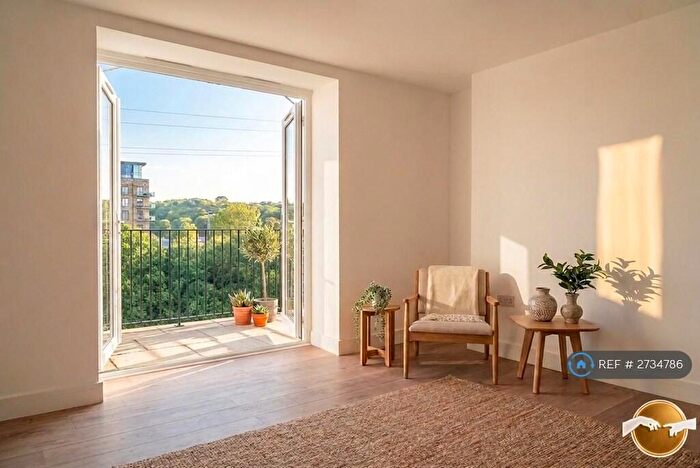 3 Bedroom Penthouse To Rent In Aurelia House, Brighouse, HD6
