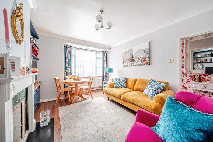 2 Bedroom Detached House For Sale In Ethnard Road, London, SE15