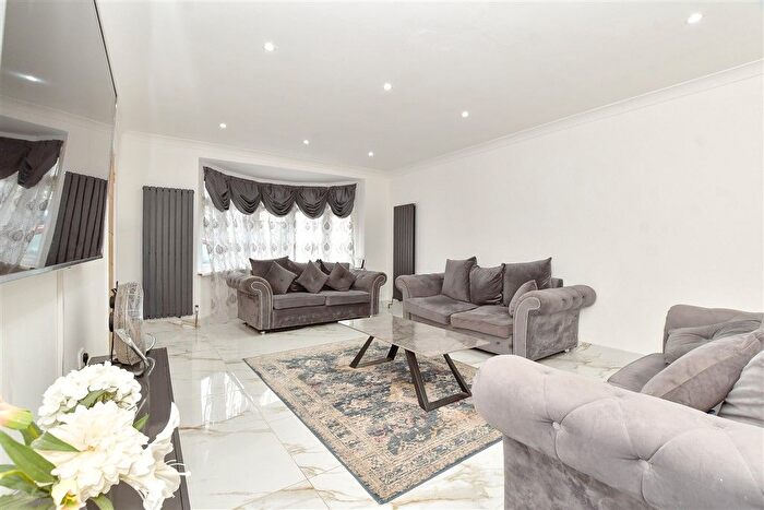 4 Bedroom Semi-detached House For Sale In Clayhall Avenue, Clayhall, Ilford, Essex, IG5