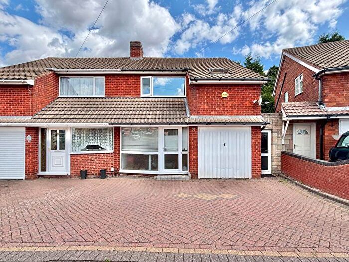 3 Bedroom Semi-Detached House For Sale In Ipswich Crescent, Great Barr, Birmingham, B42