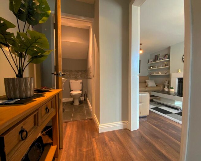 3 Bedroom Detached House For Sale In Woodcock Close, Birmingham, B31