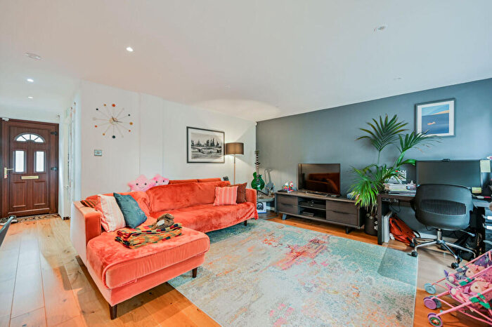 2 Bedroom House For Sale In Rokeby Street, Stratford, London, E15