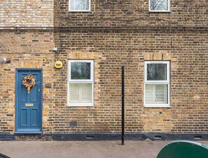 1 Bedroom Apartment To Rent In Essex Road, Walthamstow, E17
