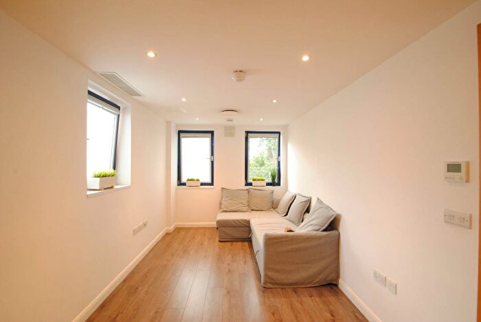 1 Bedroom Flat To Rent In Turnpike Lane, London, N8