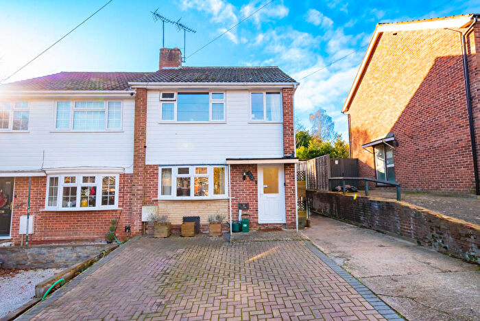 3 Bedroom Semi Detached House For Sale In Maple Gardens, Yateley, Hampshire, GU46