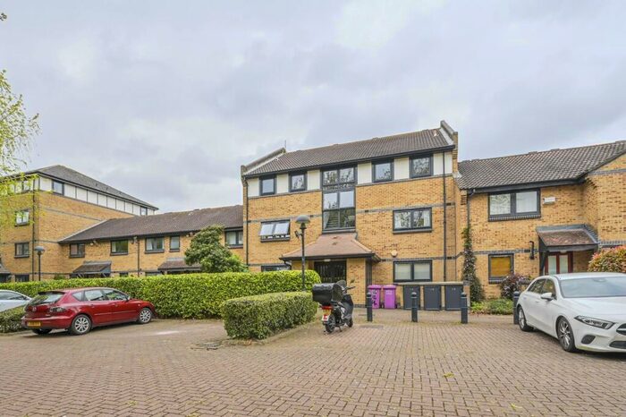 1 Bedroom Flat To Rent In Falcon Way, Docklands, London, E14