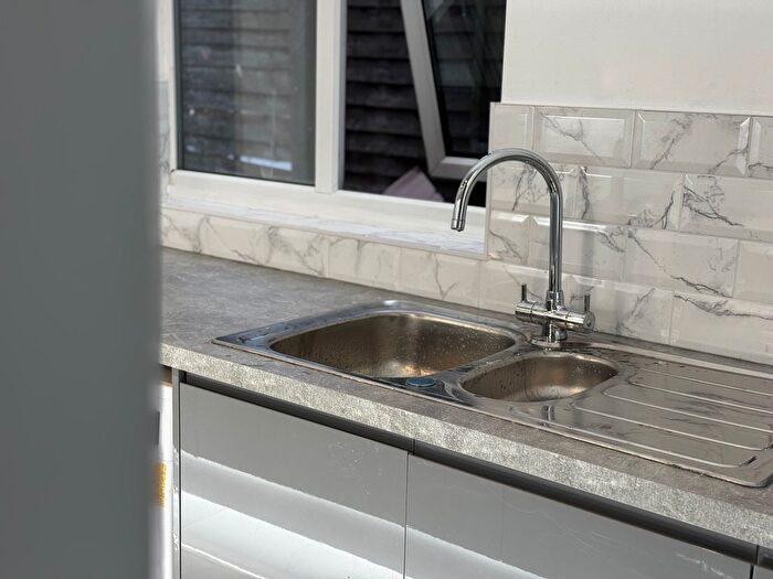 3 Bedroom Terraced House To Rent In Warwick Road, Birmingham, B11