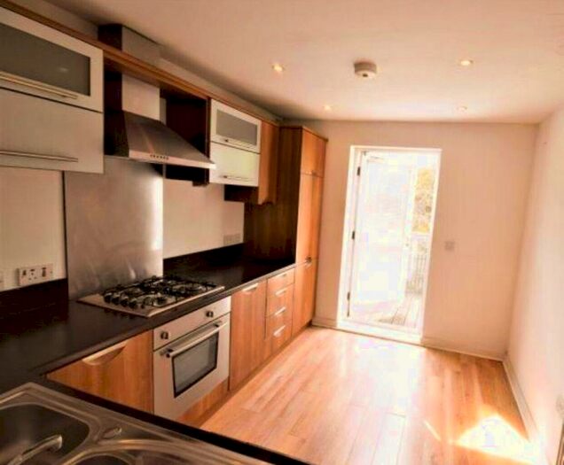 2 Bedroom Flat To Rent In Ladybridge Road, Cheadle Hulme, Cheadle SK8