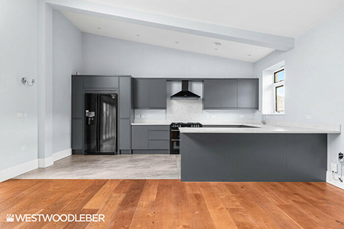 2 Bedroom Barn Conversion To Rent In Mangrove Lane, Hertford, SG13