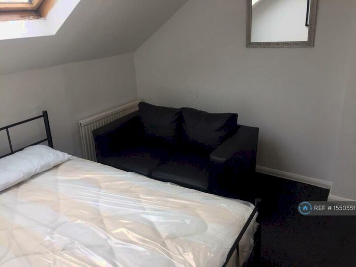 Studio To Rent In Green Lanes, London, N8