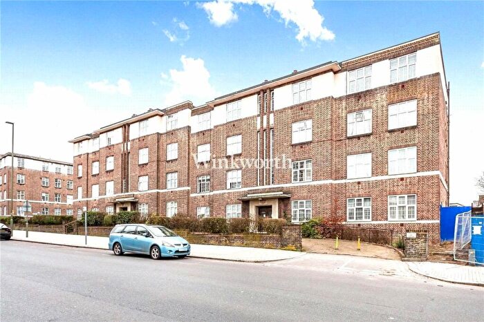 3 Bedroom Apartment To Rent In Golders Green Road, London, NW11