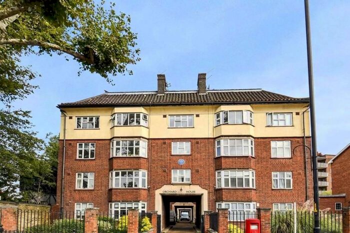 2 Bedroom Flat To Rent In Lower Road, London, SE16