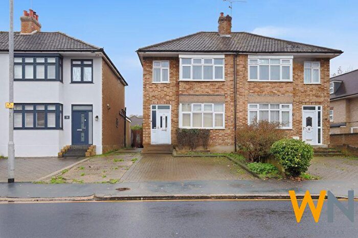 3 Bedroom Semi-Detached House For Sale In Crescent Road, Brentwood, CM14