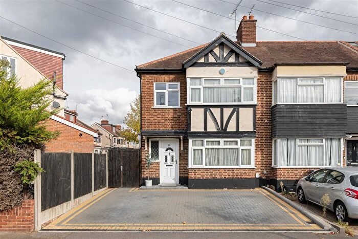 3 Bedroom Property For Sale In Brackley Square, Woodford Green, IG8
