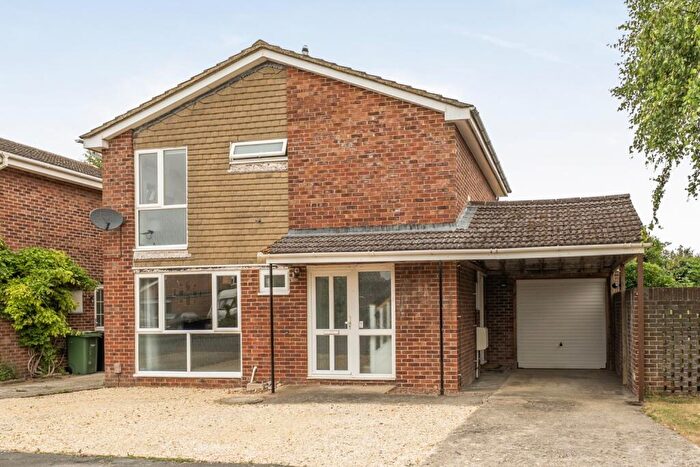 3 Bedroom Detached House For Sale In Wayland Road, Grove, OX12