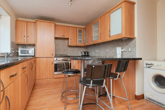 2 Bedroom Flat To Rent In Northfield Drive Edinburgh United Kingdom, EH8