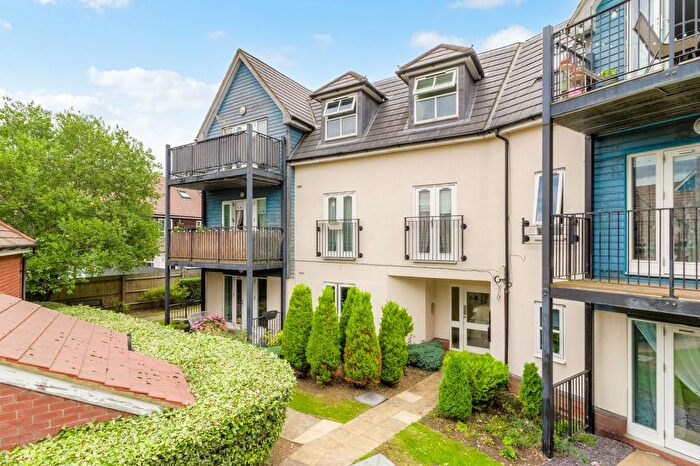 2 Bedroom Flat For Sale In Tyhurst, Middleton, MK10