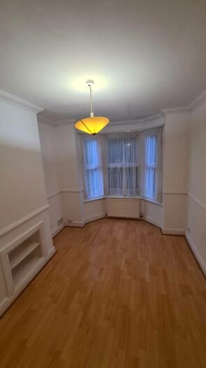 1 Bedroom Flat To Rent In One Bed Flat- St Georges Road, Reading, RG30