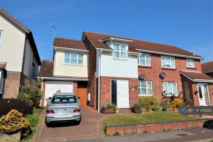 6 Bedroom Semi-Detached House To Rent In Goldfinch Close, Colchester, CO4