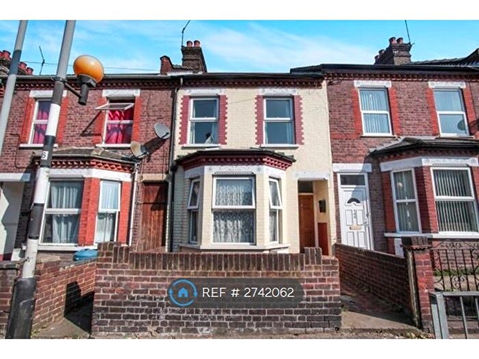 3 Bedroom Terraced House To Rent In Dallow Road, Luton, LU1