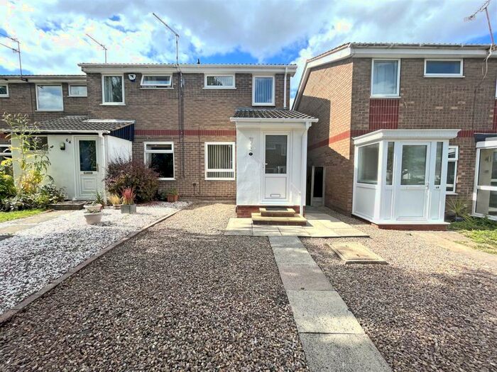 2 Bedroom Town House To Rent In Okehampton Crescent, Mapperley Plains, Nottingham, NG3