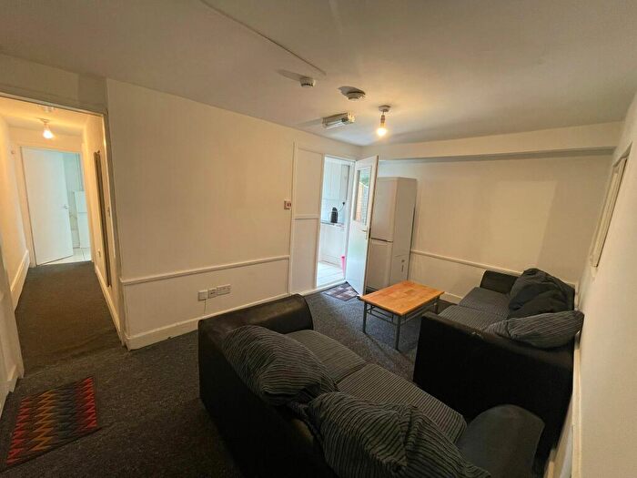 2 Bedroom Flat To Rent In Alcester Road, Moseley, Birmingham, B13