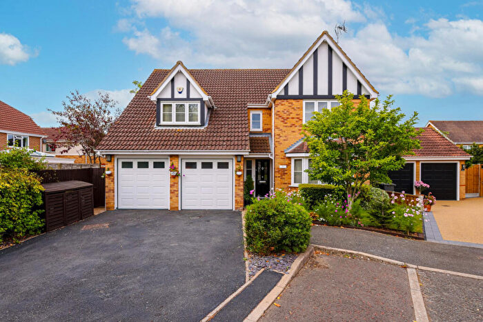 4 Bedroom Detached House For Sale In Arundel Gardens, Rayleigh, SS6