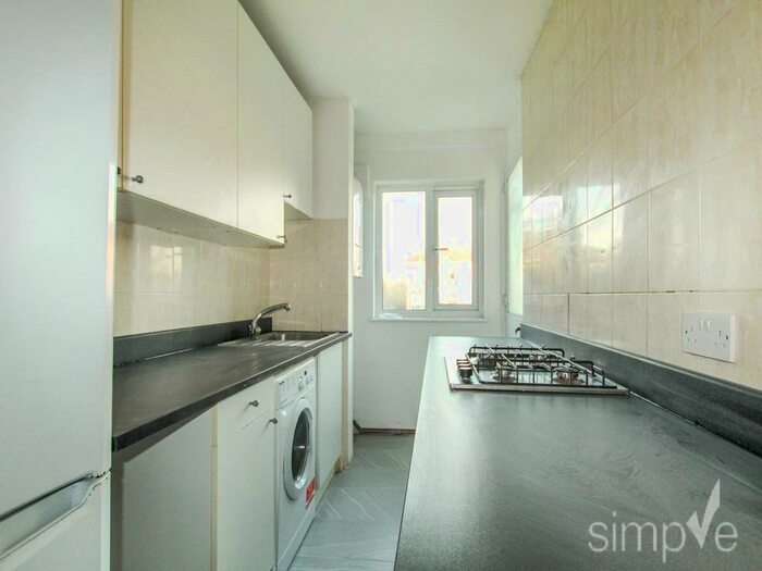 3 Bedroom Flat To Rent In Byron Way, Northolt, Middlesex UB5