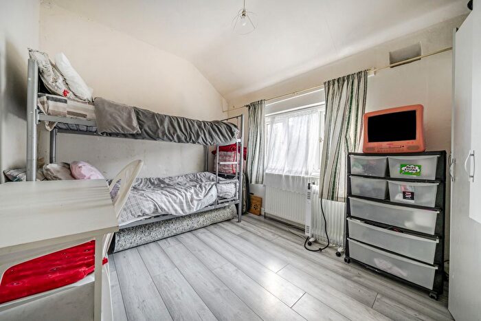 3 Bedroom End Terrace House For Sale In Eltham Green Road, Eltham, SE9