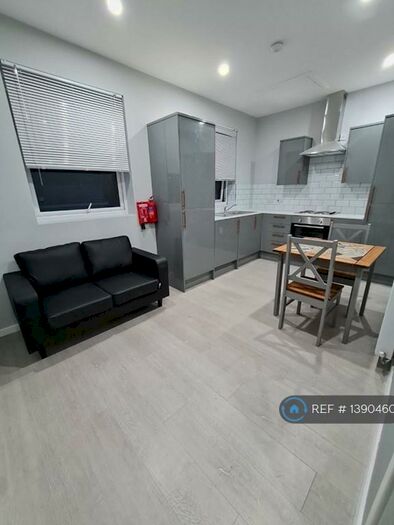 2 Bedroom Flat To Rent In Paynes Lane, Coventry, CV1