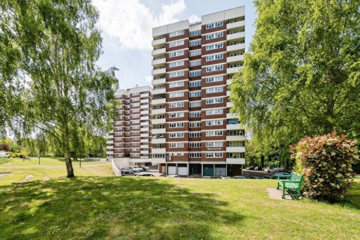 2 Bedroom Flat For Sale In Sunrise Avenue, Hornchurch, Essex, RM12