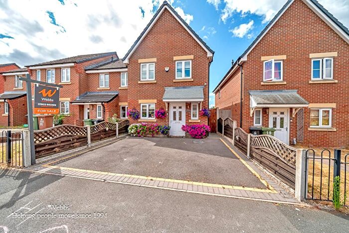 3 Bedroom Terraced House For Sale In Beddows Road, Walsall, WS3