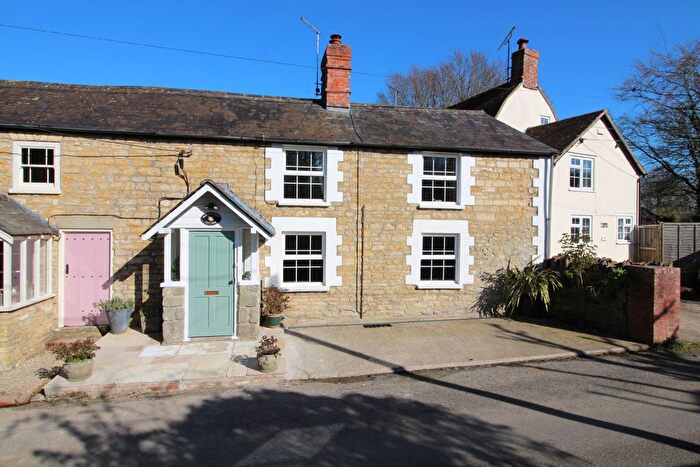 3 Bedroom Cottage For Sale In Church Street, West Stour, SP8
