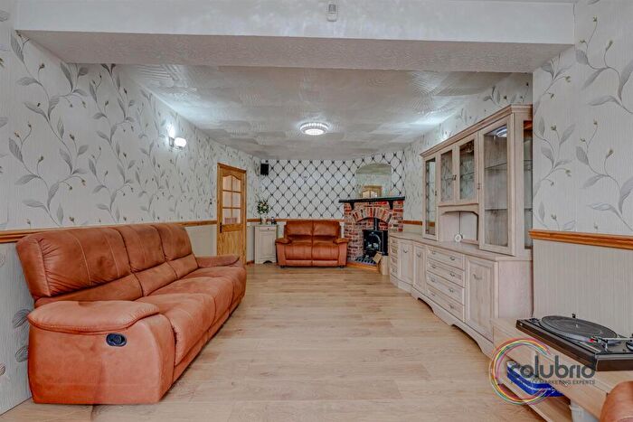 2 Bedroom Semi-Detached Bungalow For Sale In Cloisters, Stanford-le-Hope, SS17