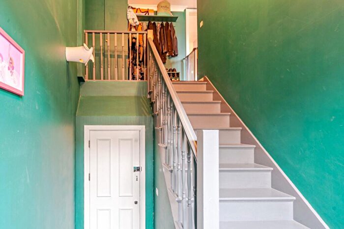 1 Bedroom Flat For Sale In Denmark Hill, Camberwell, London, SE5