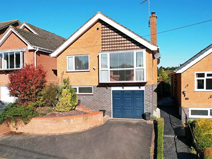 3 Bedroom Detached House For Sale In Redwood Road, Kinver, DY7